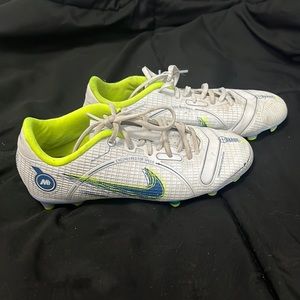 Nike Mercurial Vapor 14 Academy MG Soccer cleats